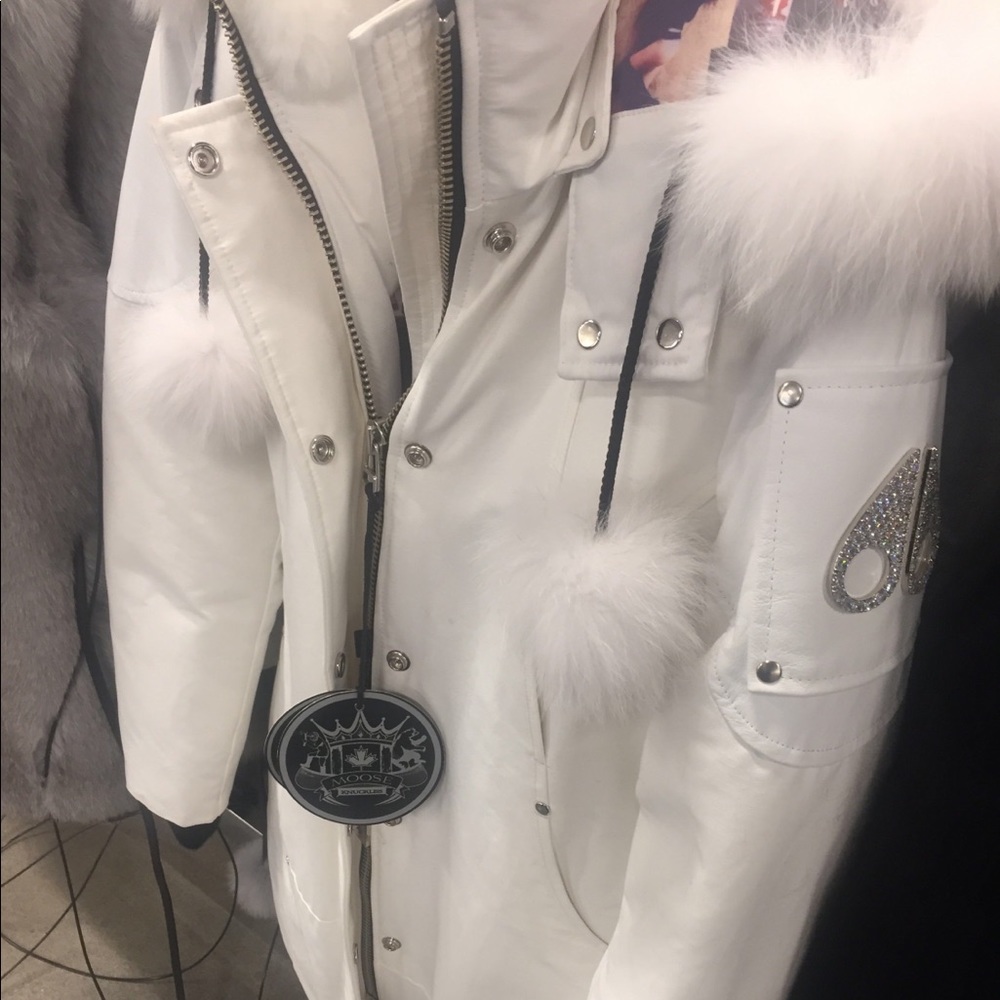 BRAND NEW!! Moose knuckle winter coat